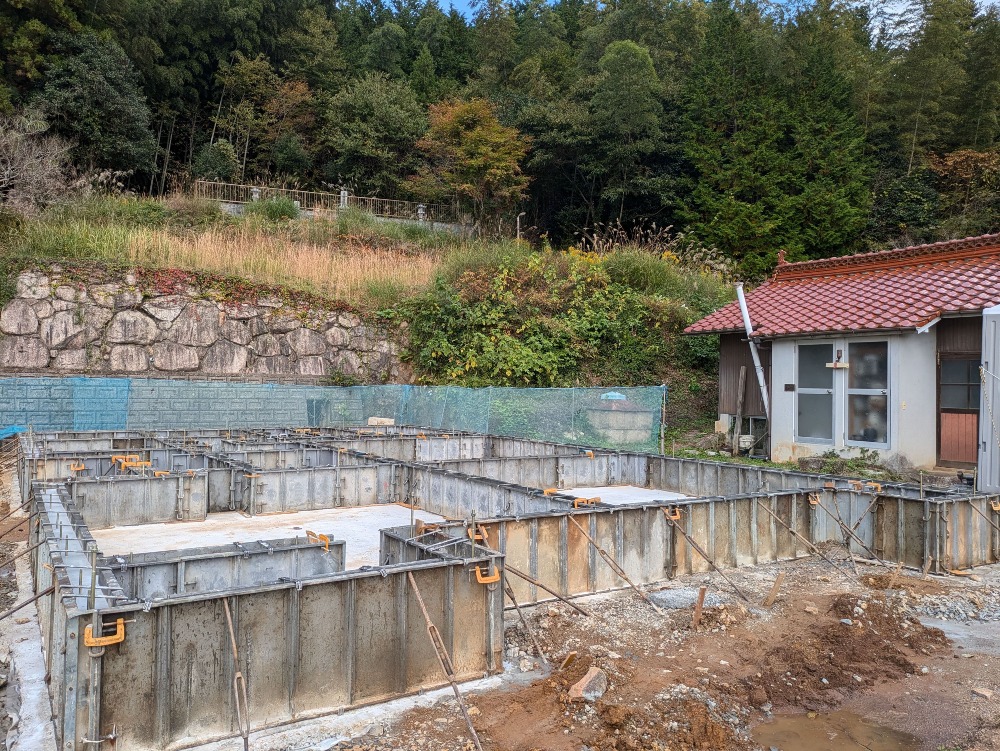 基礎工事進行中