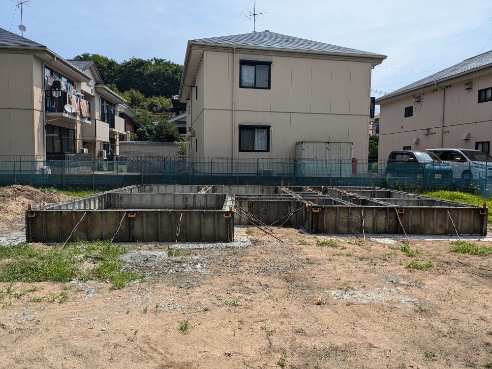 基礎工事進行中